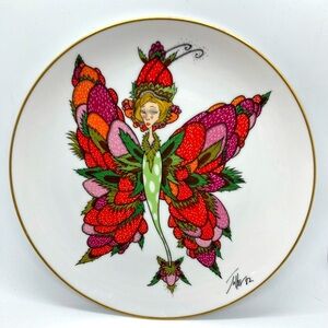 Vtg Goebel 1st Edition Winged Fantasies Strawberries Fairy Toller 1982 / 8.5” D